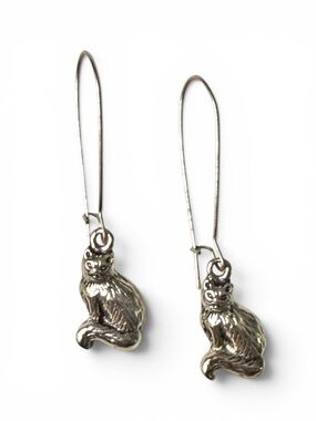 Vintage Silver‑Tone Sitting Cat Dangle Earrings